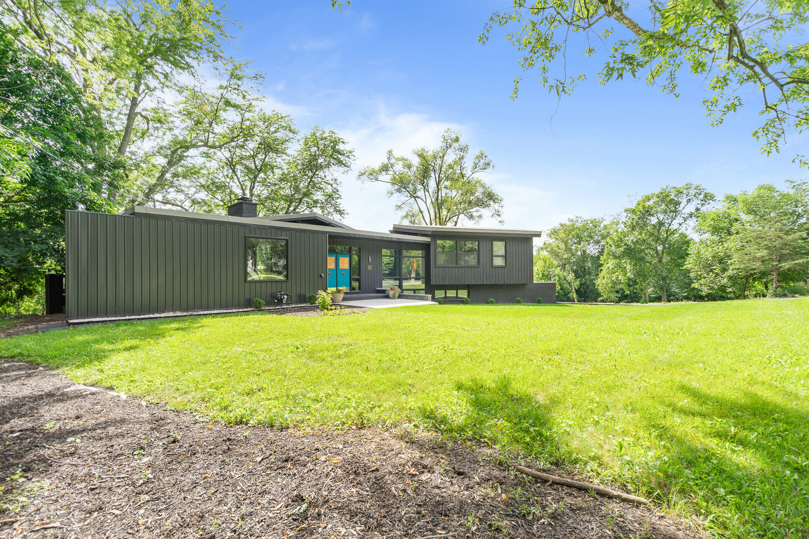 240 Oxford Road, North Barrington, IL 60010