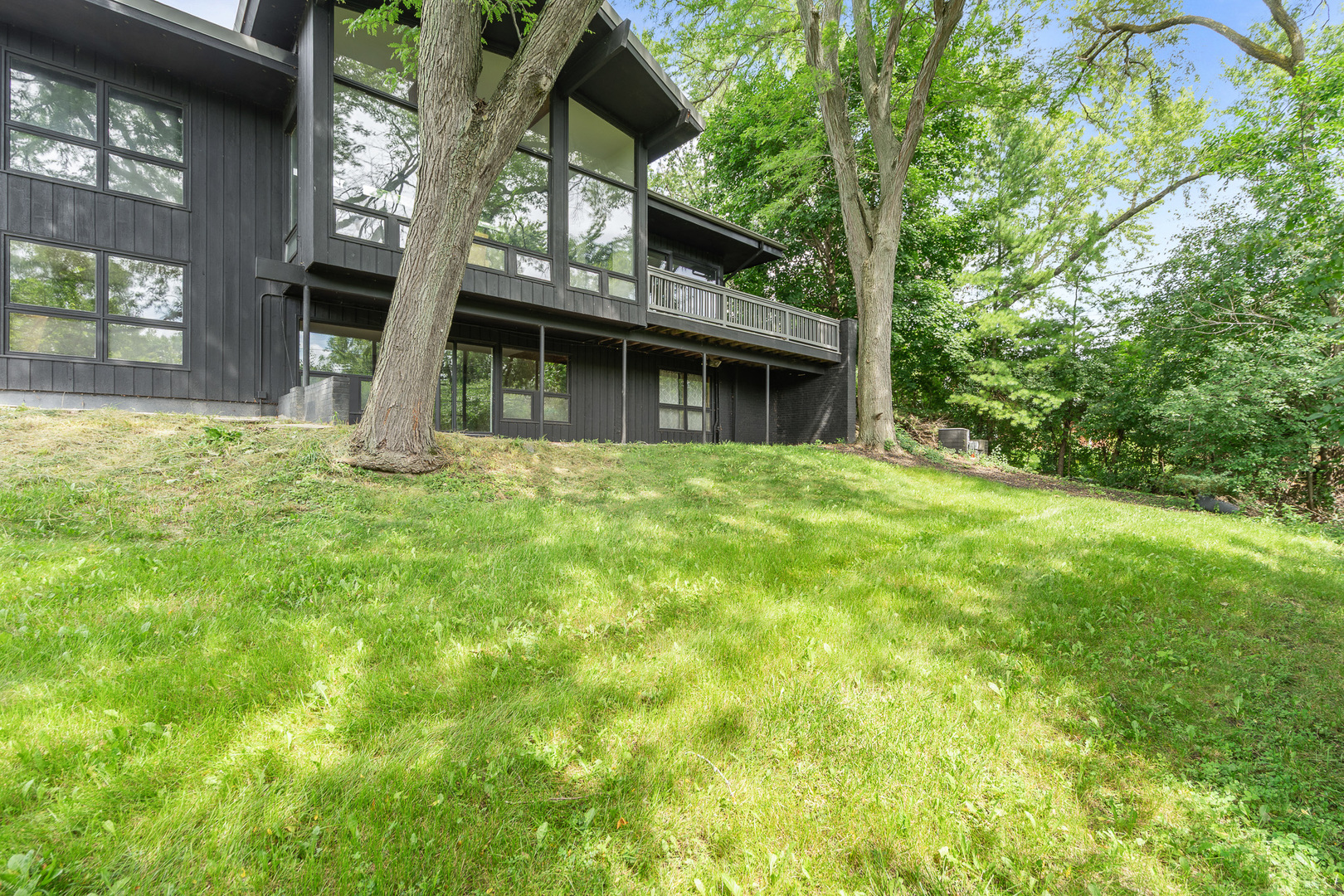 240 Oxford Road, North Barrington, IL 60010
