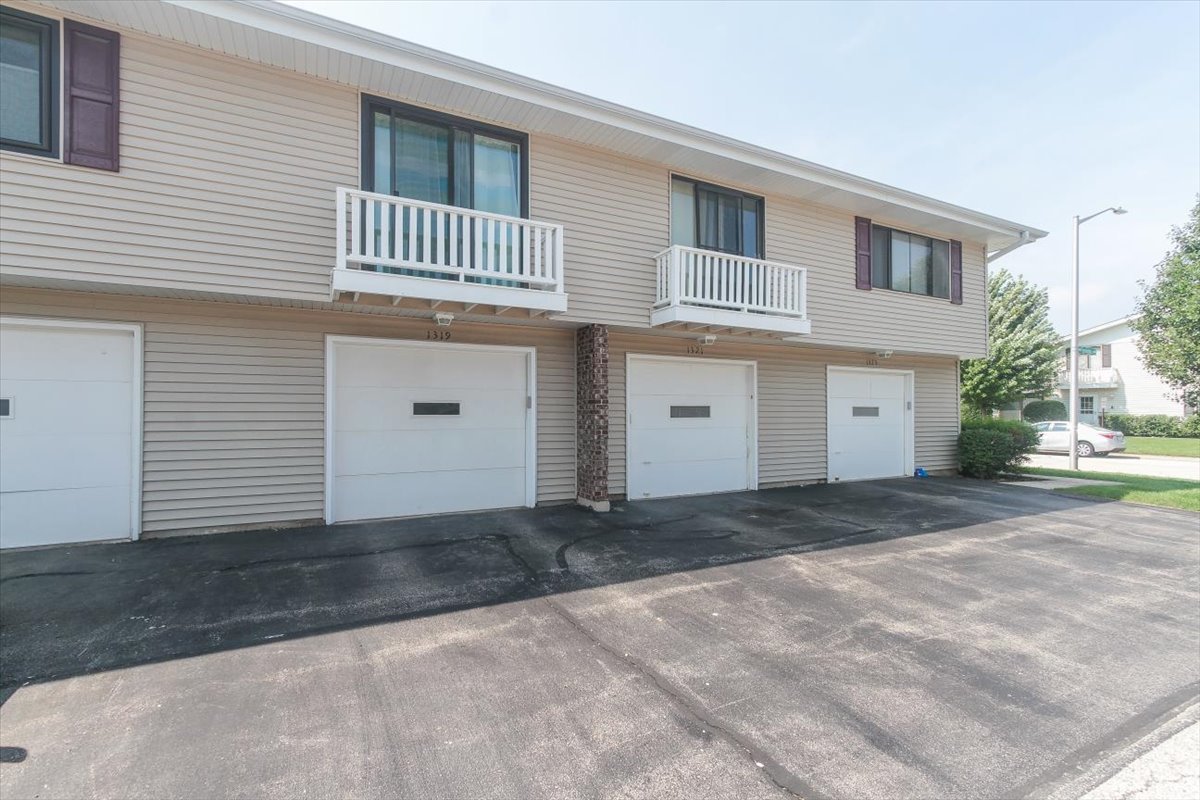 1319 Forestdale Court, Schaumburg, IL 60193