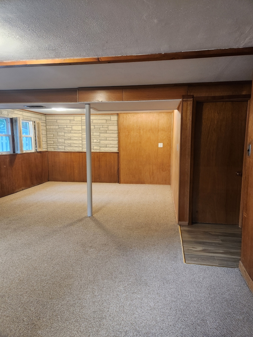 18745 Queens Road, Homewood, IL 60430