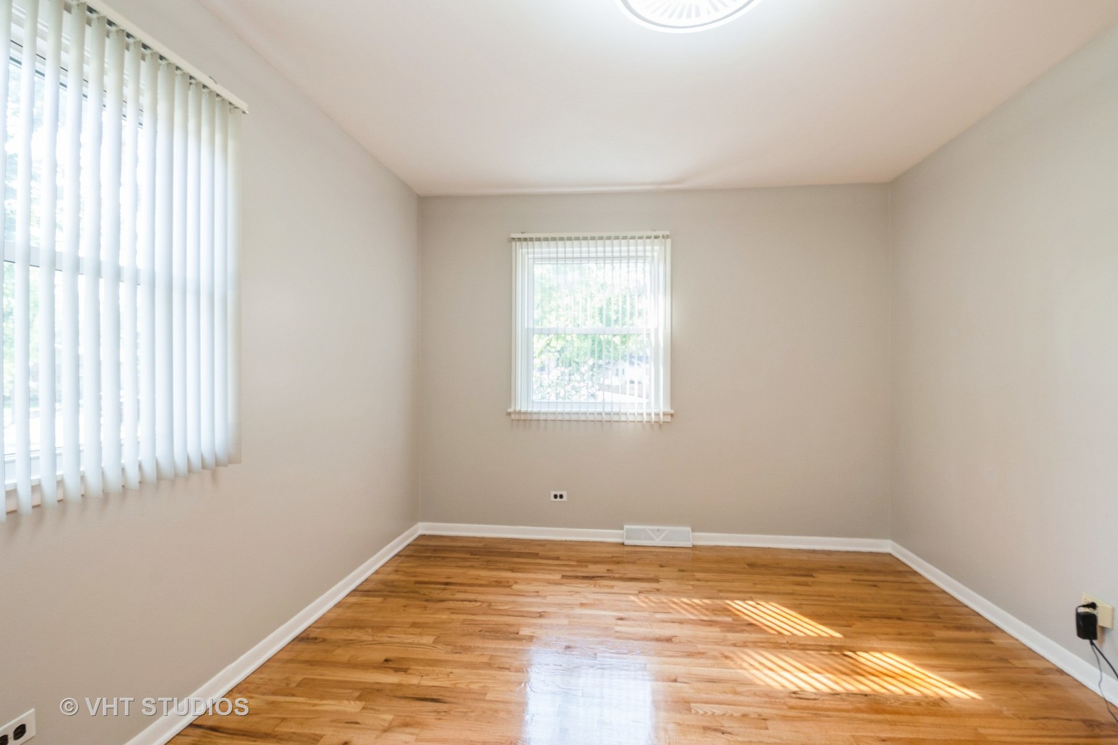 18745 Queens Road, Homewood, IL 60430