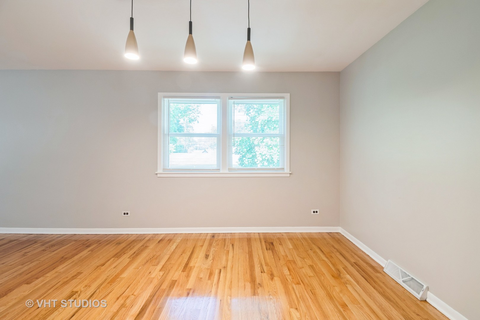 18745 Queens Road, Homewood, IL 60430