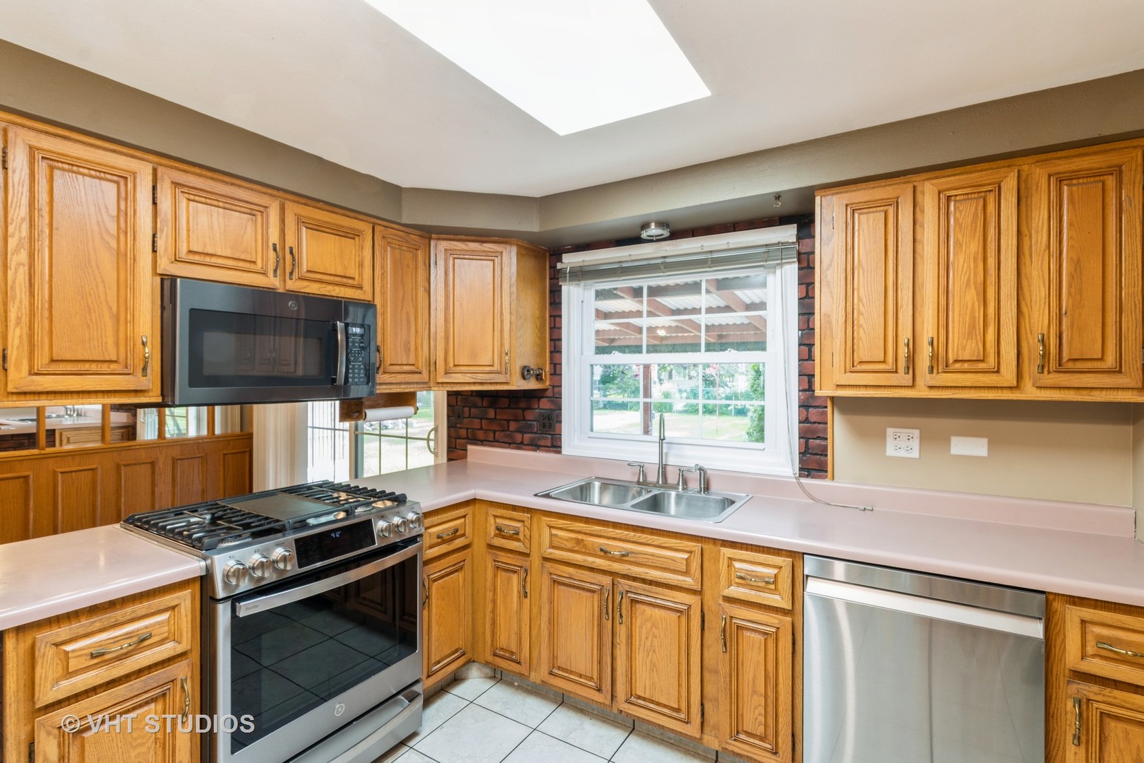 1021 Mercury Drive, Schaumburg, IL 60193
