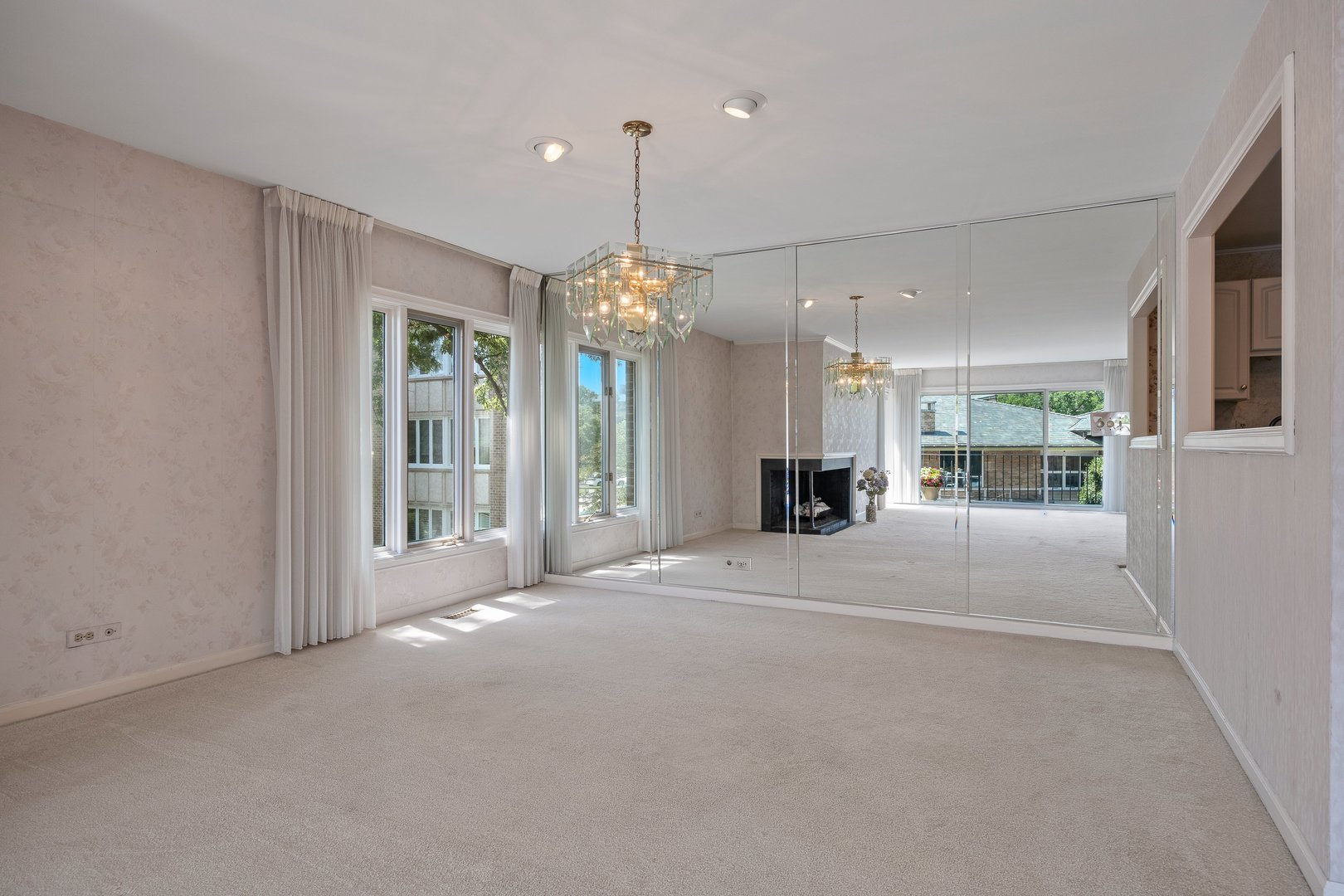 2 Oakbrook Club Drive #B207, Oak Brook, IL 60523