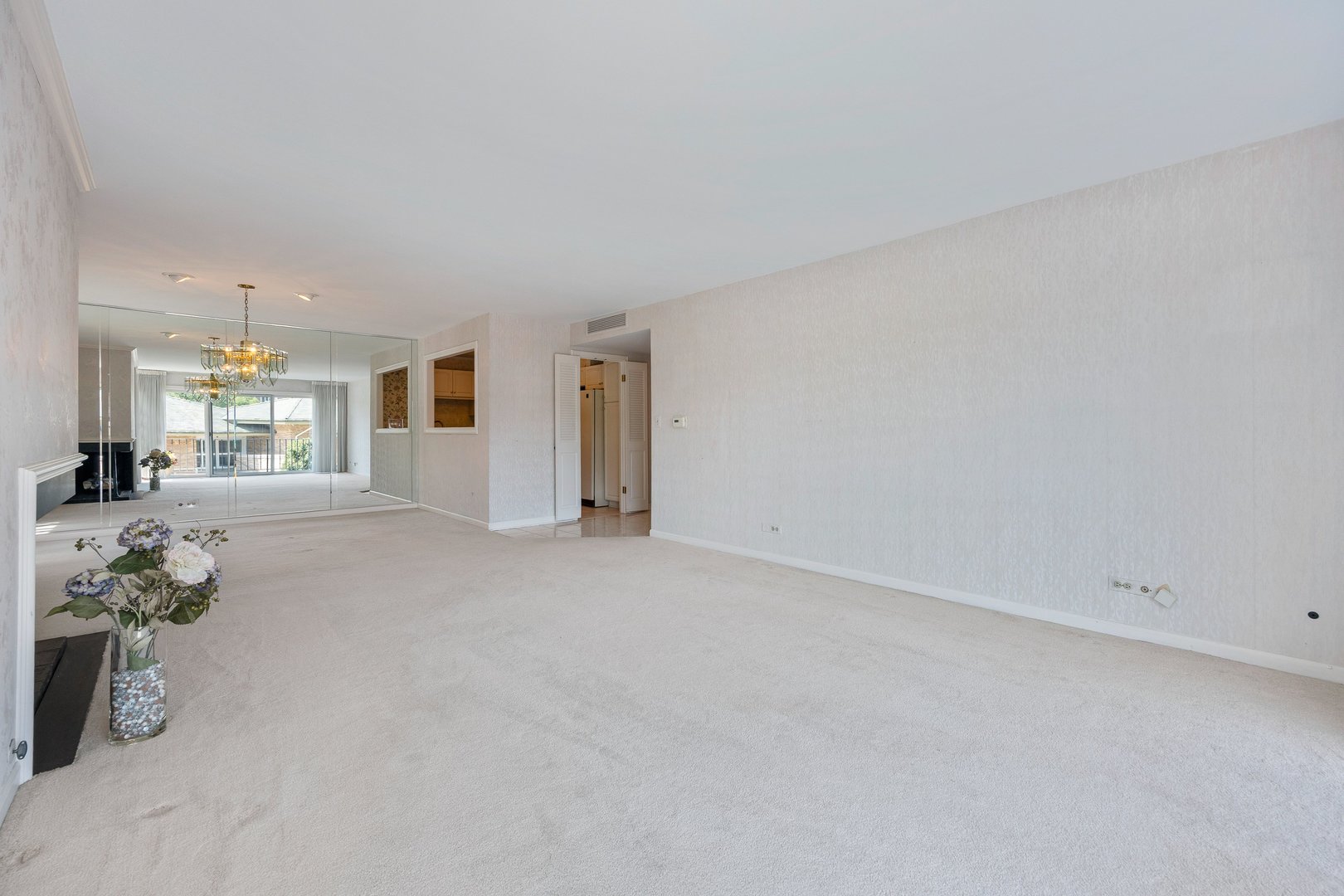 2 Oakbrook Club Drive #B207, Oak Brook, IL 60523