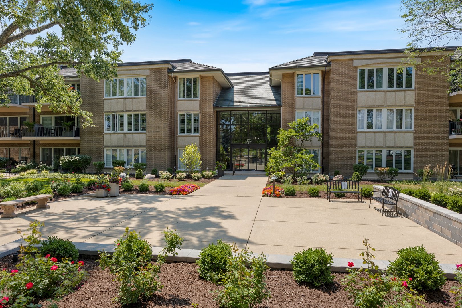 2 Oakbrook Club Drive #B207, Oak Brook, IL 60523