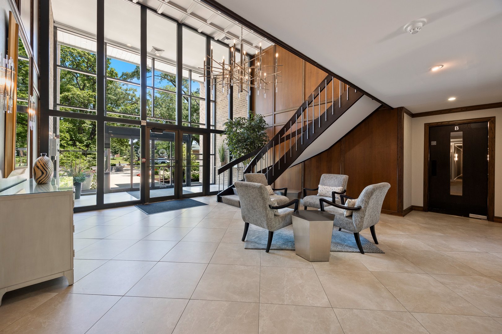 2 Oakbrook Club Drive #B207, Oak Brook, IL 60523