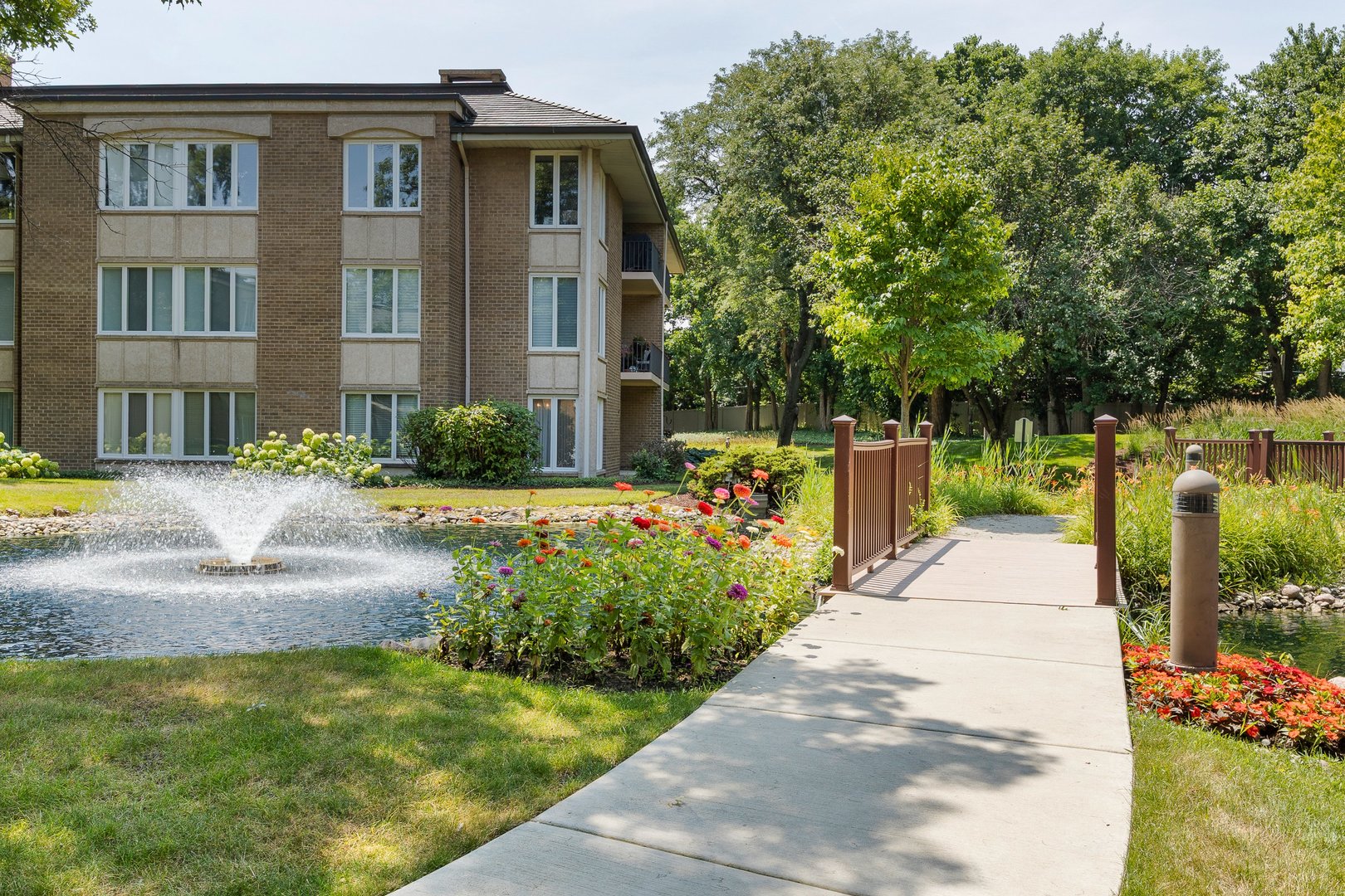 2 Oakbrook Club Drive #B207, Oak Brook, IL 60523