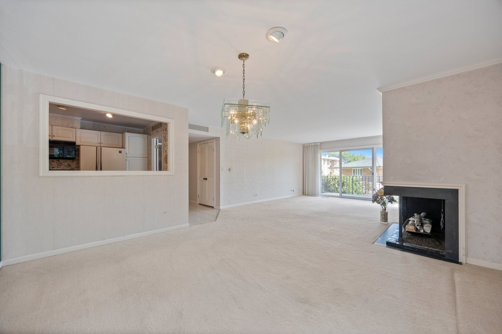 2 Oakbrook Club Drive #B207, Oak Brook, IL 60523