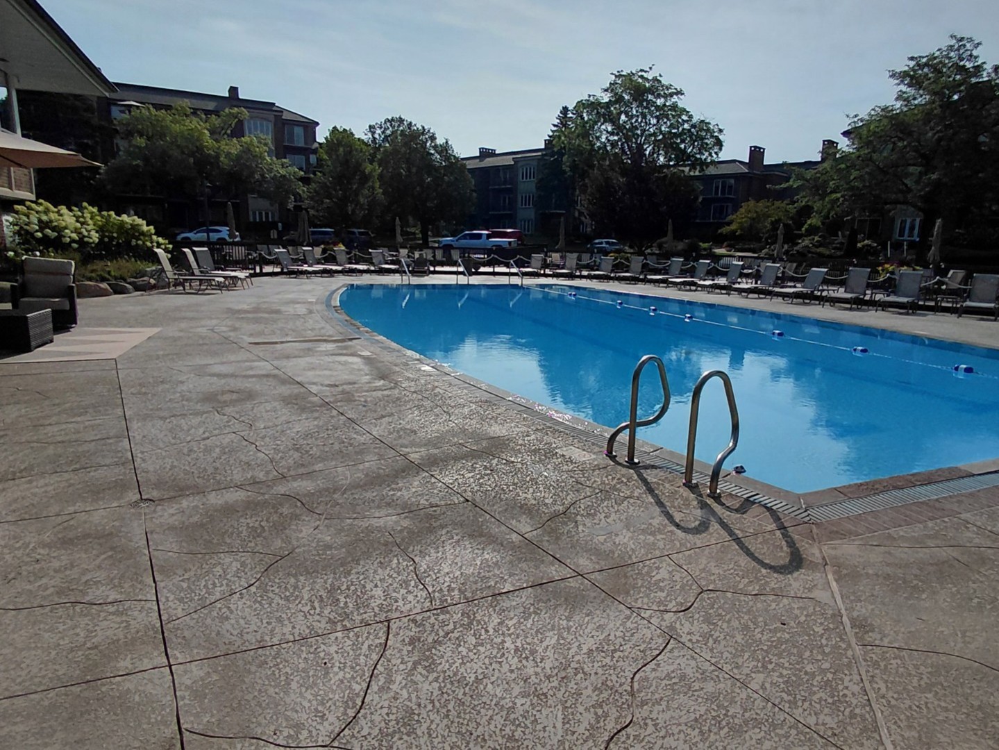 2 Oakbrook Club Drive #B207, Oak Brook, IL 60523