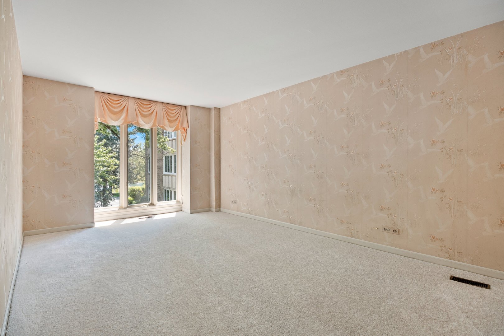 2 Oakbrook Club Drive #B207, Oak Brook, IL 60523