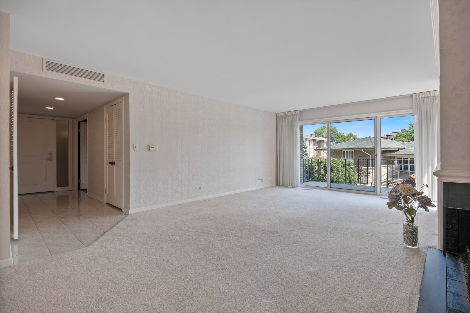 2 Oakbrook Club Drive #B207, Oak Brook, IL 60523