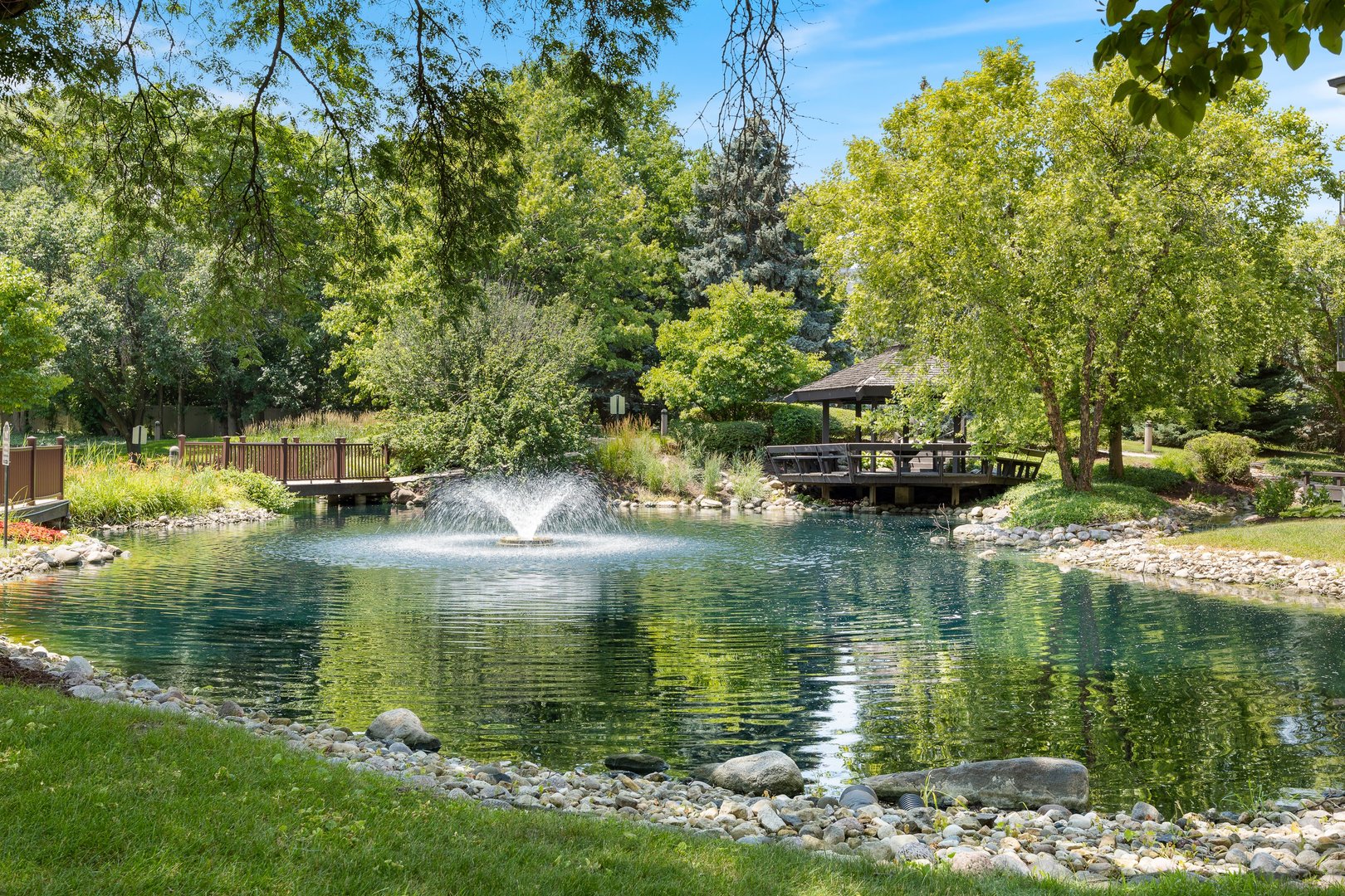 2 Oakbrook Club Drive #B207, Oak Brook, IL 60523