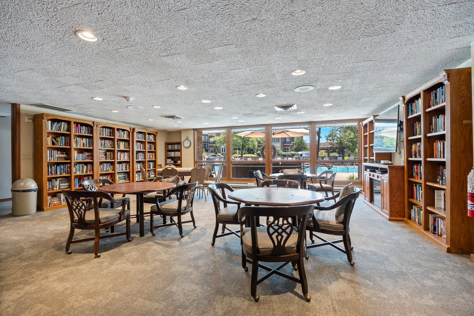 2 Oakbrook Club Drive #B207, Oak Brook, IL 60523
