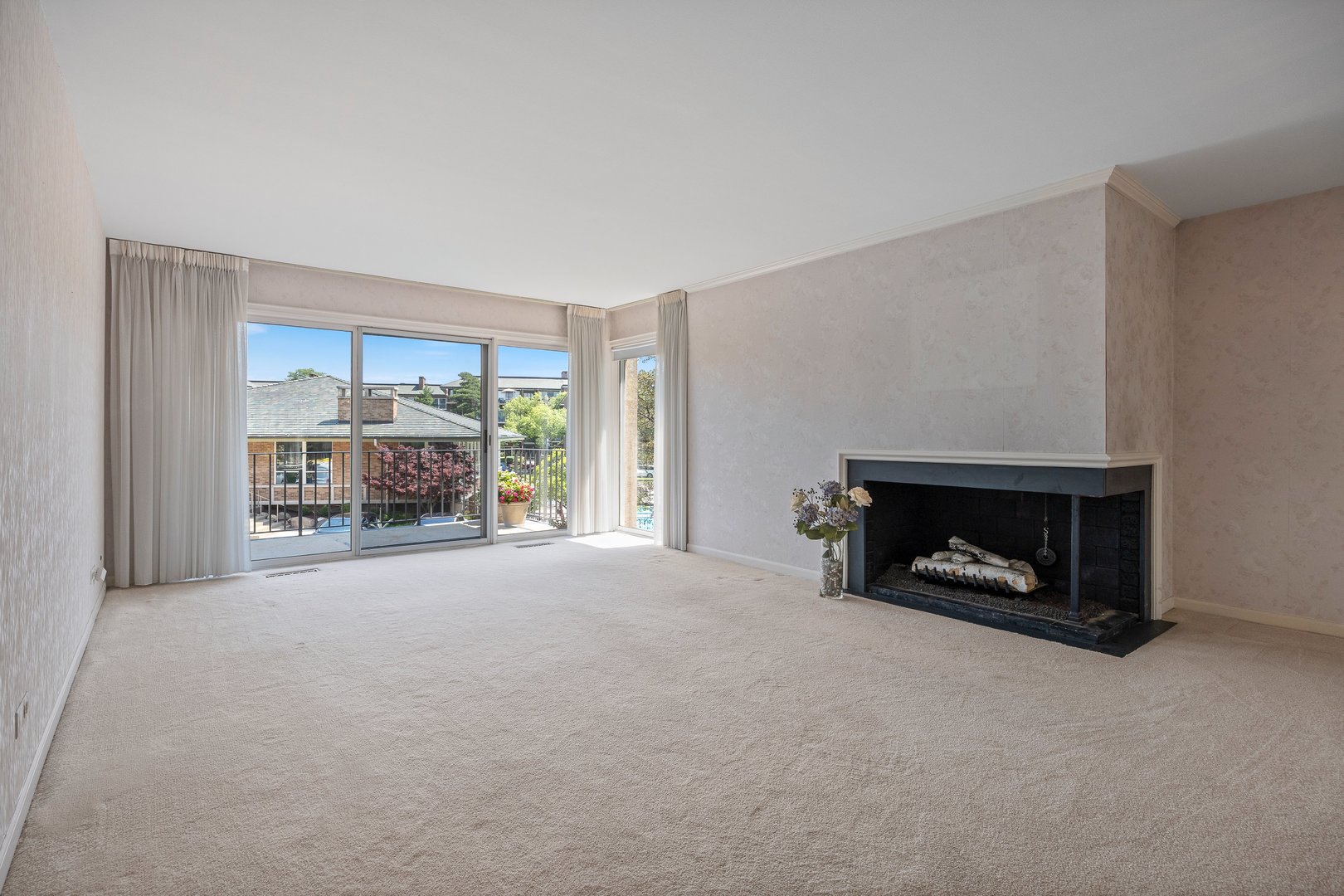 2 Oakbrook Club Drive #B207, Oak Brook, IL 60523