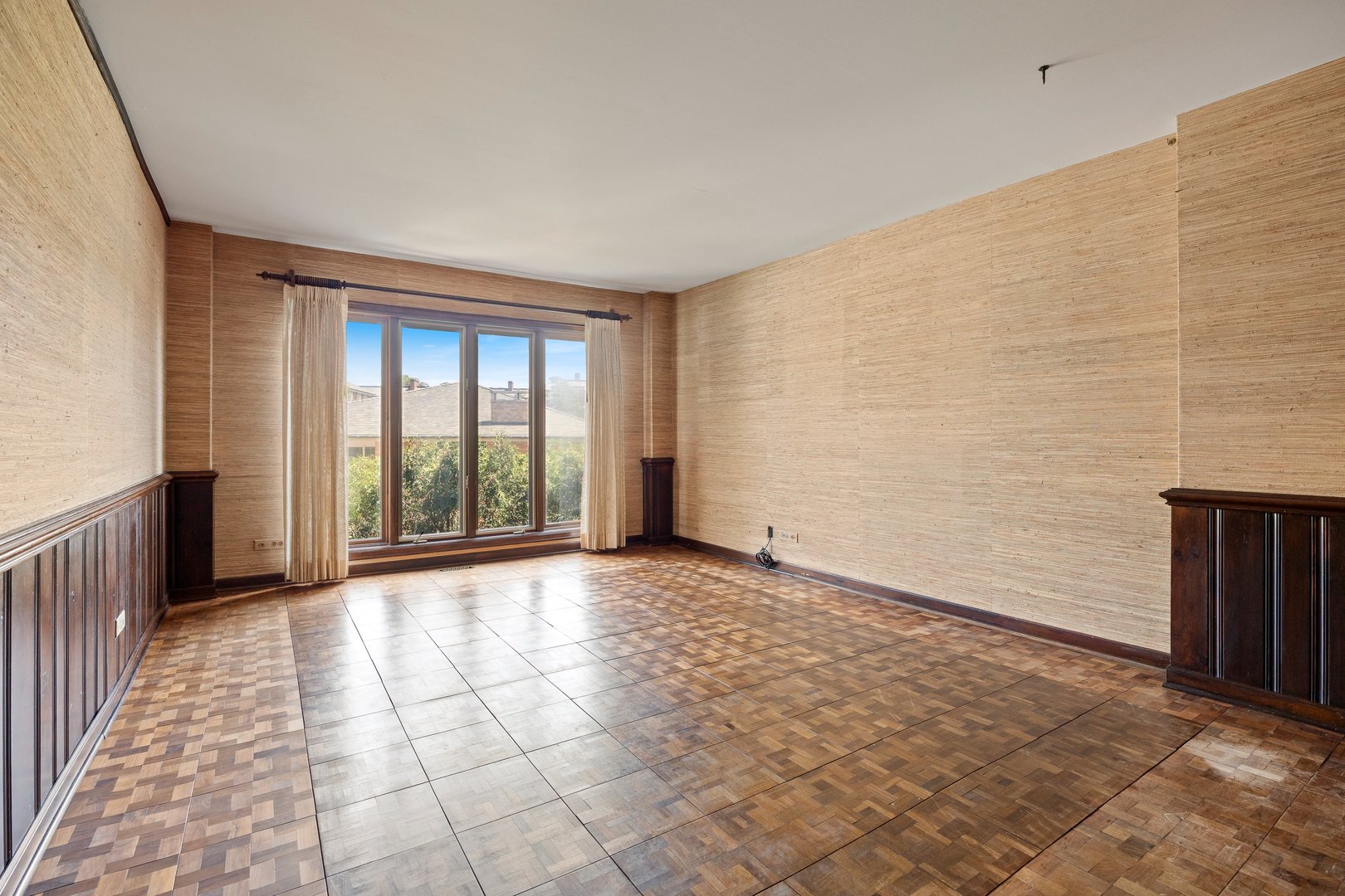 2 Oakbrook Club Drive #B207, Oak Brook, IL 60523