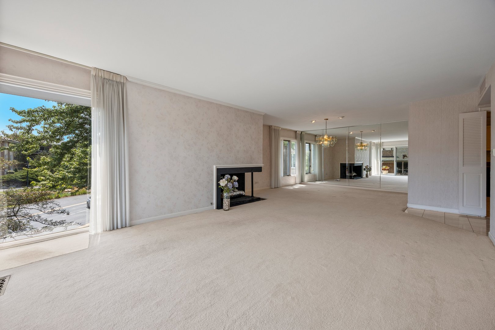 2 Oakbrook Club Drive #B207, Oak Brook, IL 60523