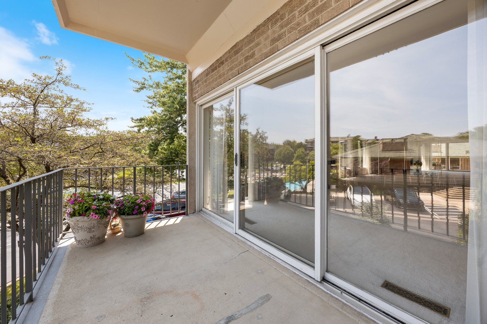 2 Oakbrook Club Drive #B207, Oak Brook, IL 60523