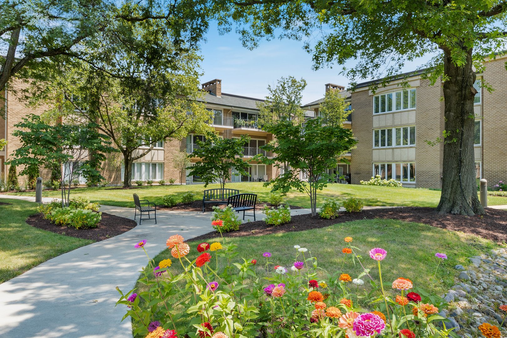 2 Oakbrook Club Drive #B207, Oak Brook, IL 60523