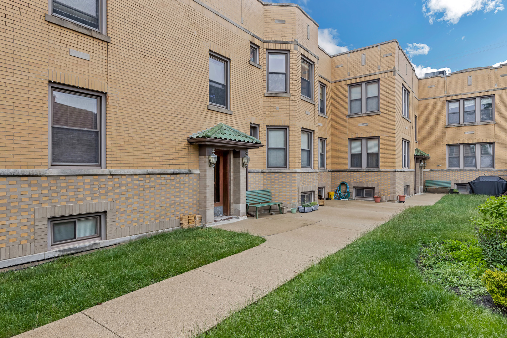 5609 N Mango Avenue #1W, Chicago, IL 60646