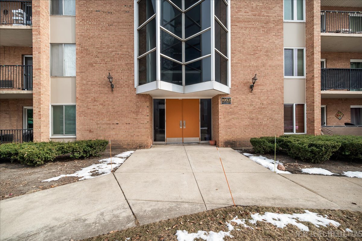 1052 N Mill Street #111, Naperville, IL 60563