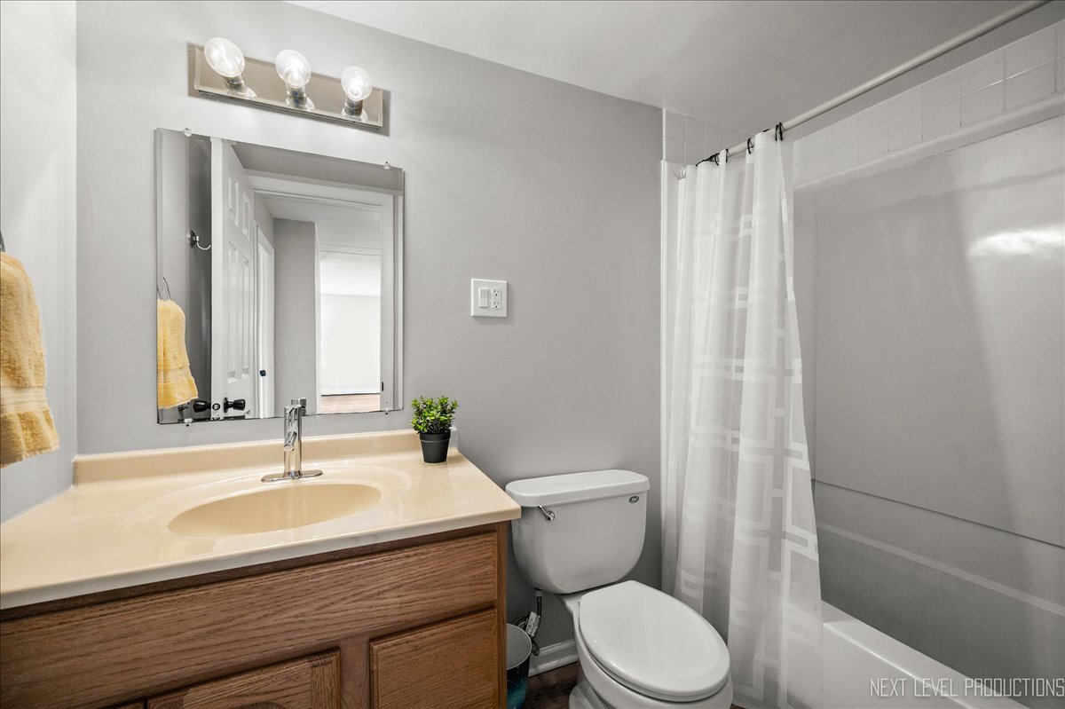 1052 N Mill Street #111, Naperville, IL 60563