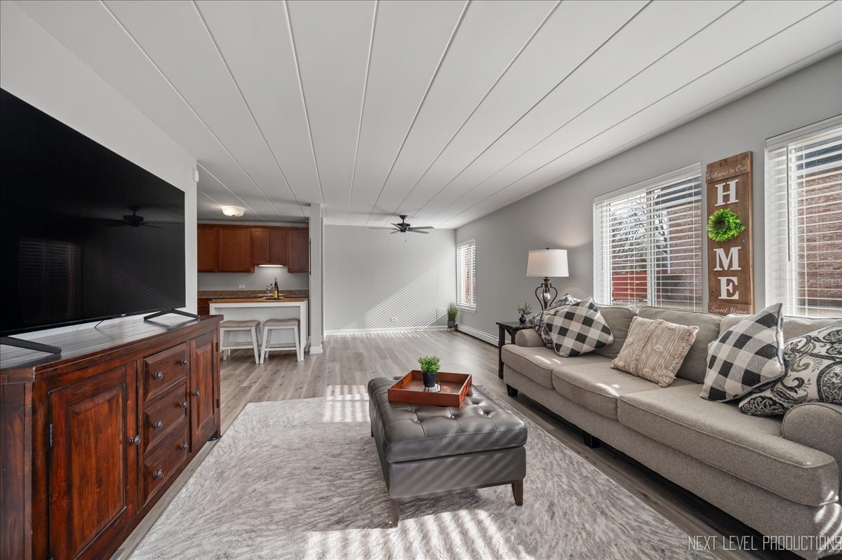 1052 N Mill Street #111, Naperville, IL 60563