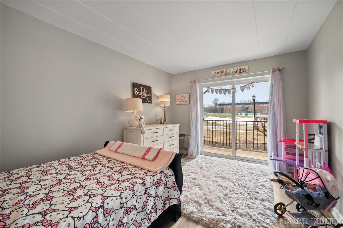 1052 N Mill Street #111, Naperville, IL 60563