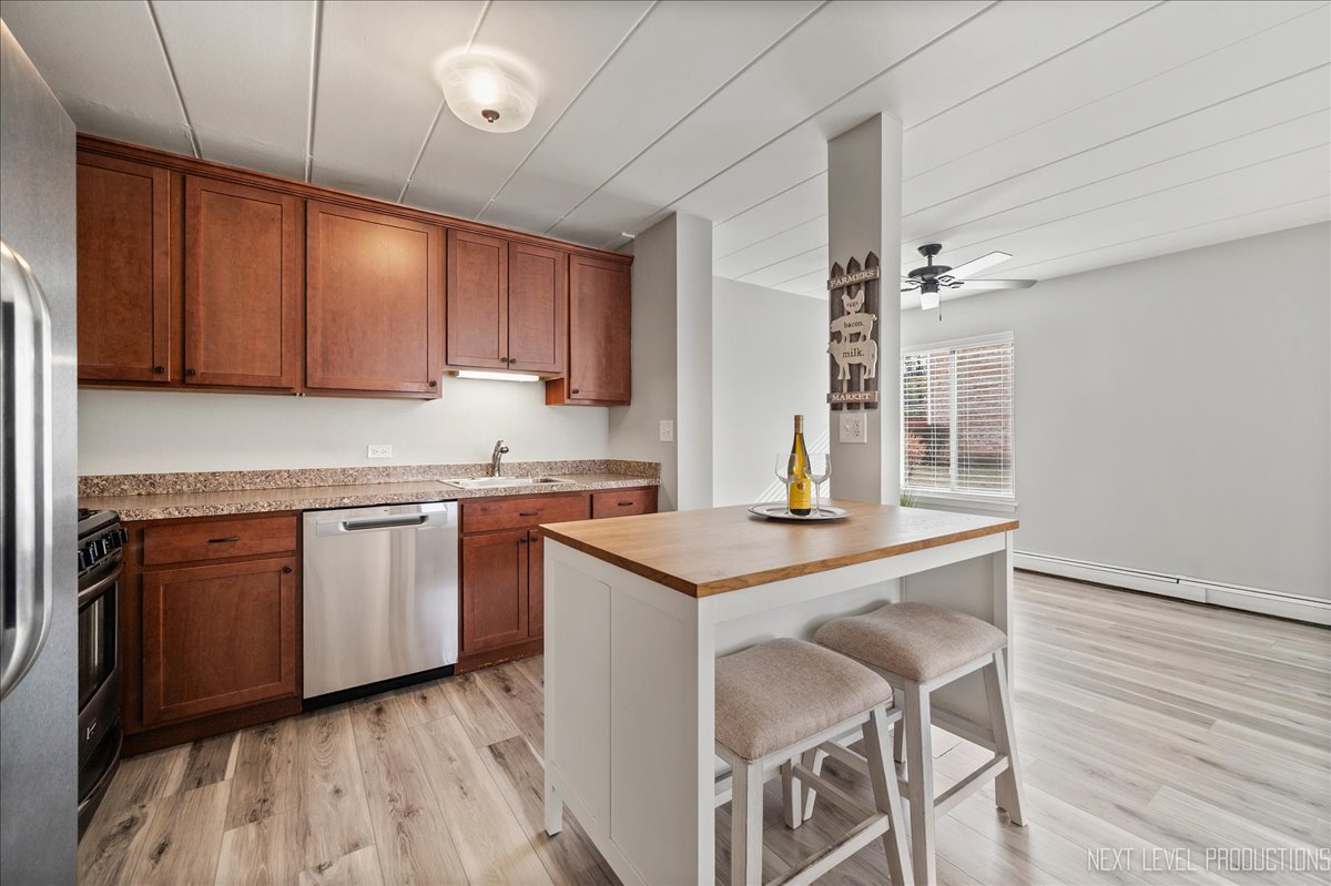 1052 N Mill Street #111, Naperville, IL 60563