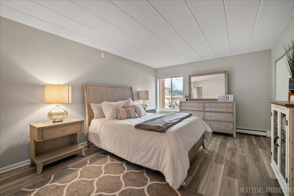 1052 N Mill Street #111, Naperville, IL 60563