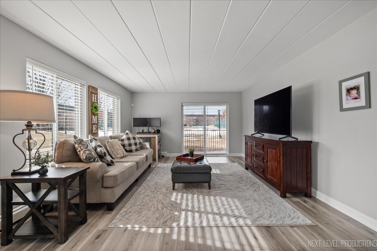 1052 N Mill Street #111, Naperville, IL 60563