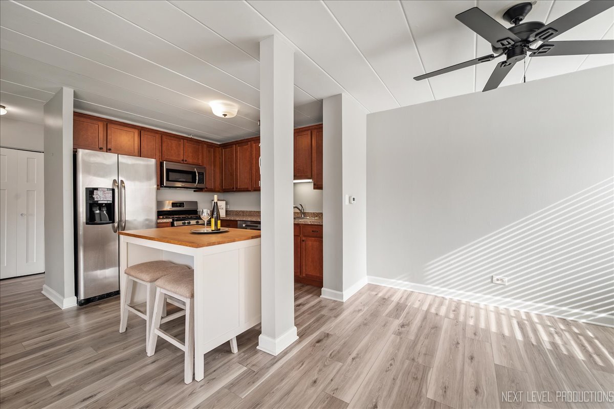 1052 N Mill Street #111, Naperville, IL 60563