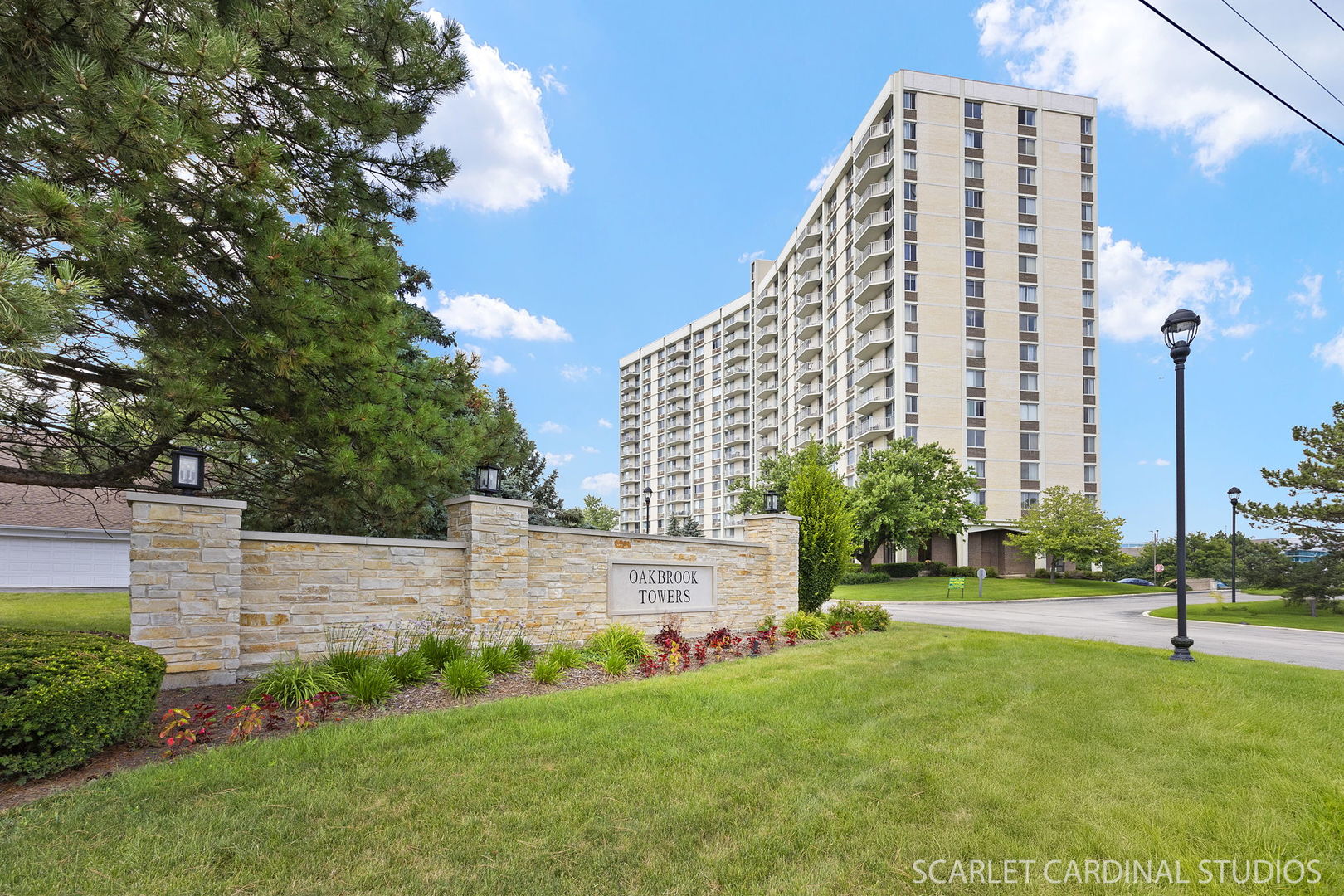 40 N Tower Road #11E, Oak Brook, IL 60523