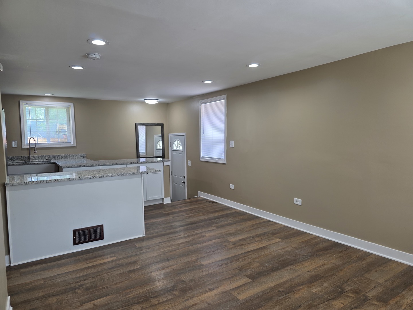 11410 W EDGEWOOD Road, Beach Park, IL 60087