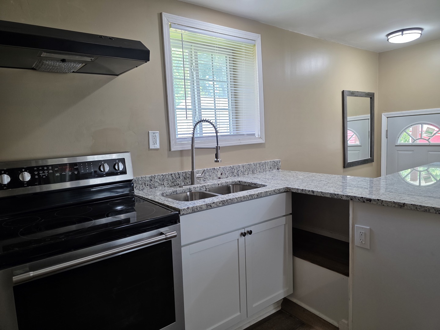 11410 W EDGEWOOD Road, Beach Park, IL 60087