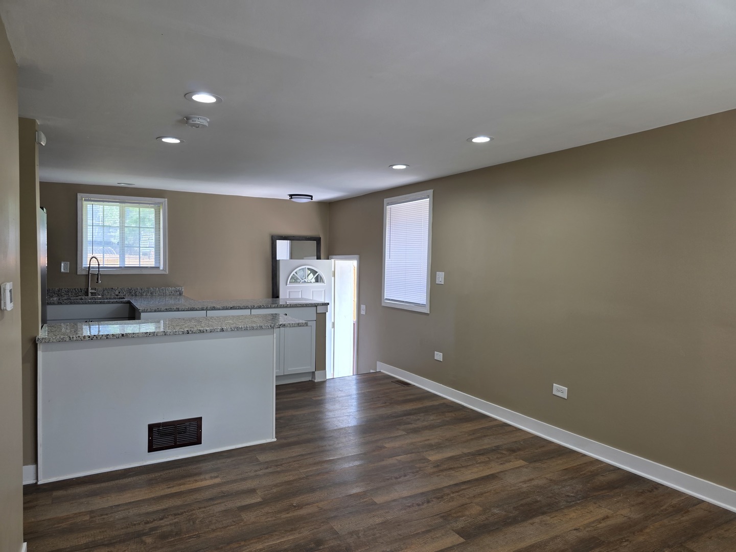 11410 W EDGEWOOD Road, Beach Park, IL 60087