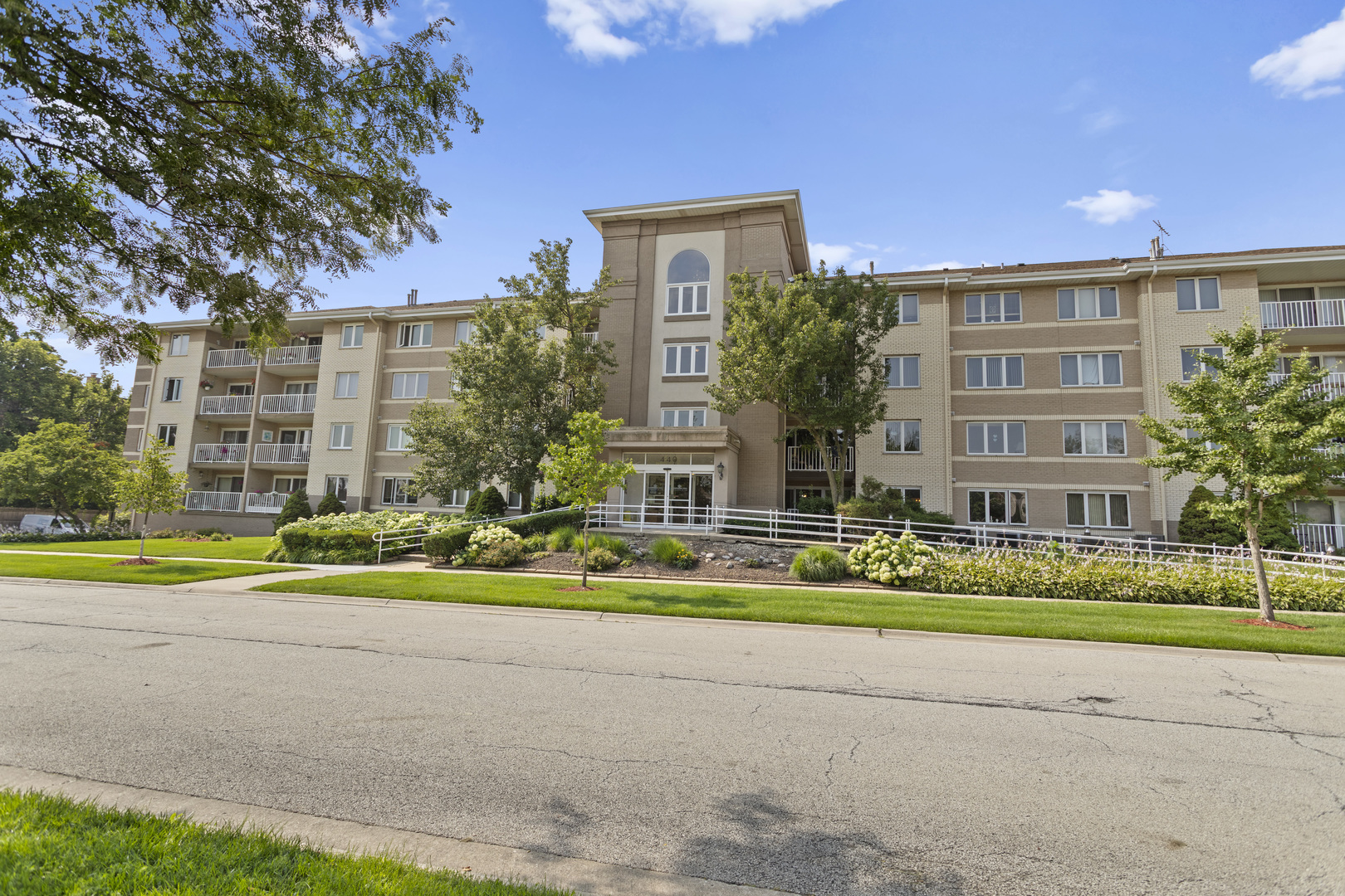 440 E MONTROSE Avenue #209, Wood Dale, IL 60191