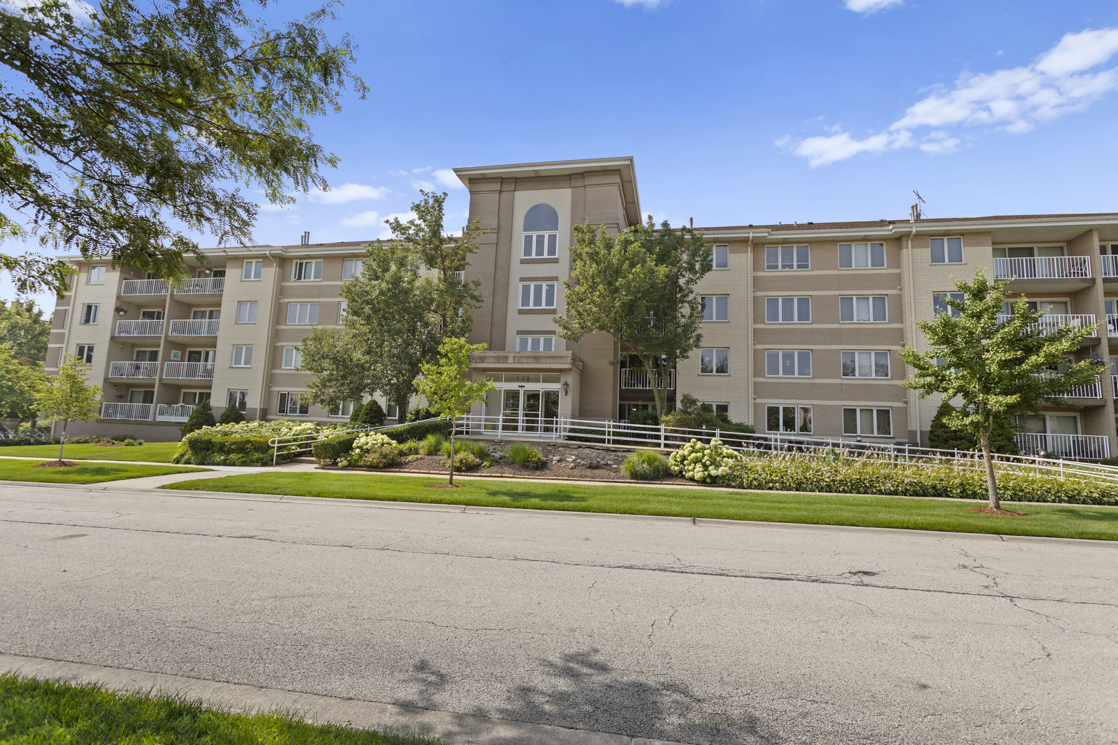 440 E MONTROSE Avenue #209, Wood Dale, IL 60191