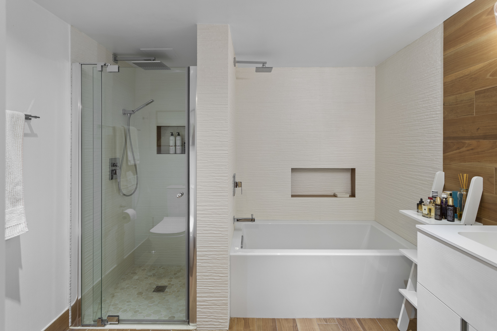 440 E MONTROSE Avenue #209, Wood Dale, IL 60191