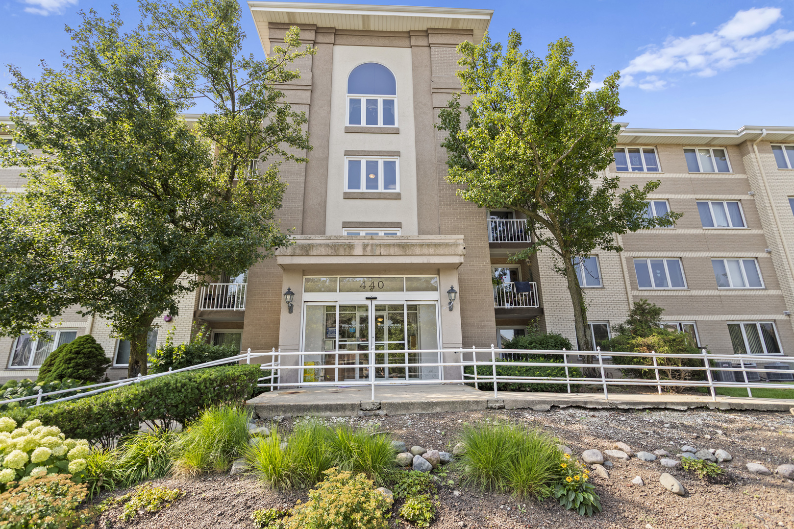 440 E MONTROSE Avenue #209, Wood Dale, IL 60191