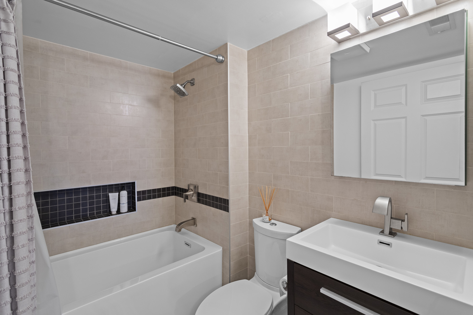 440 E MONTROSE Avenue #209, Wood Dale, IL 60191