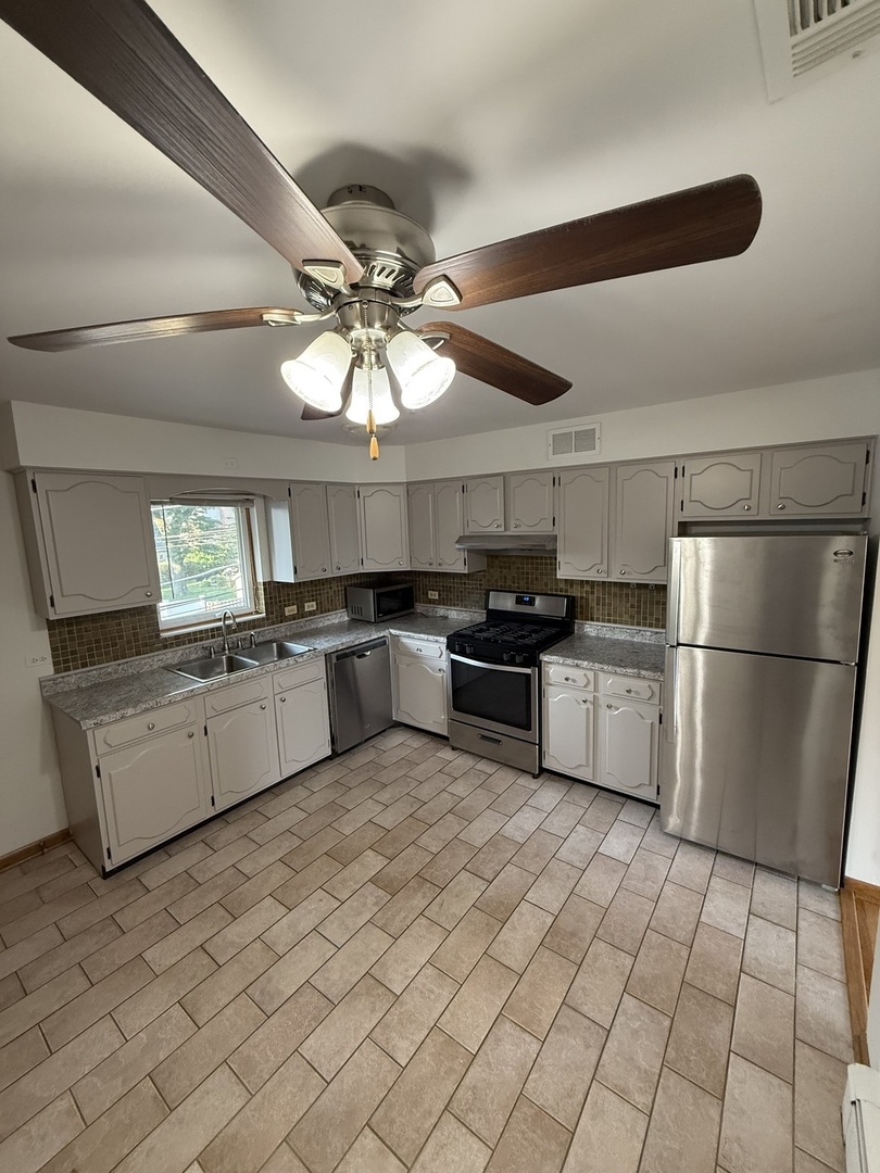 Arlington Heights, IL 60004
