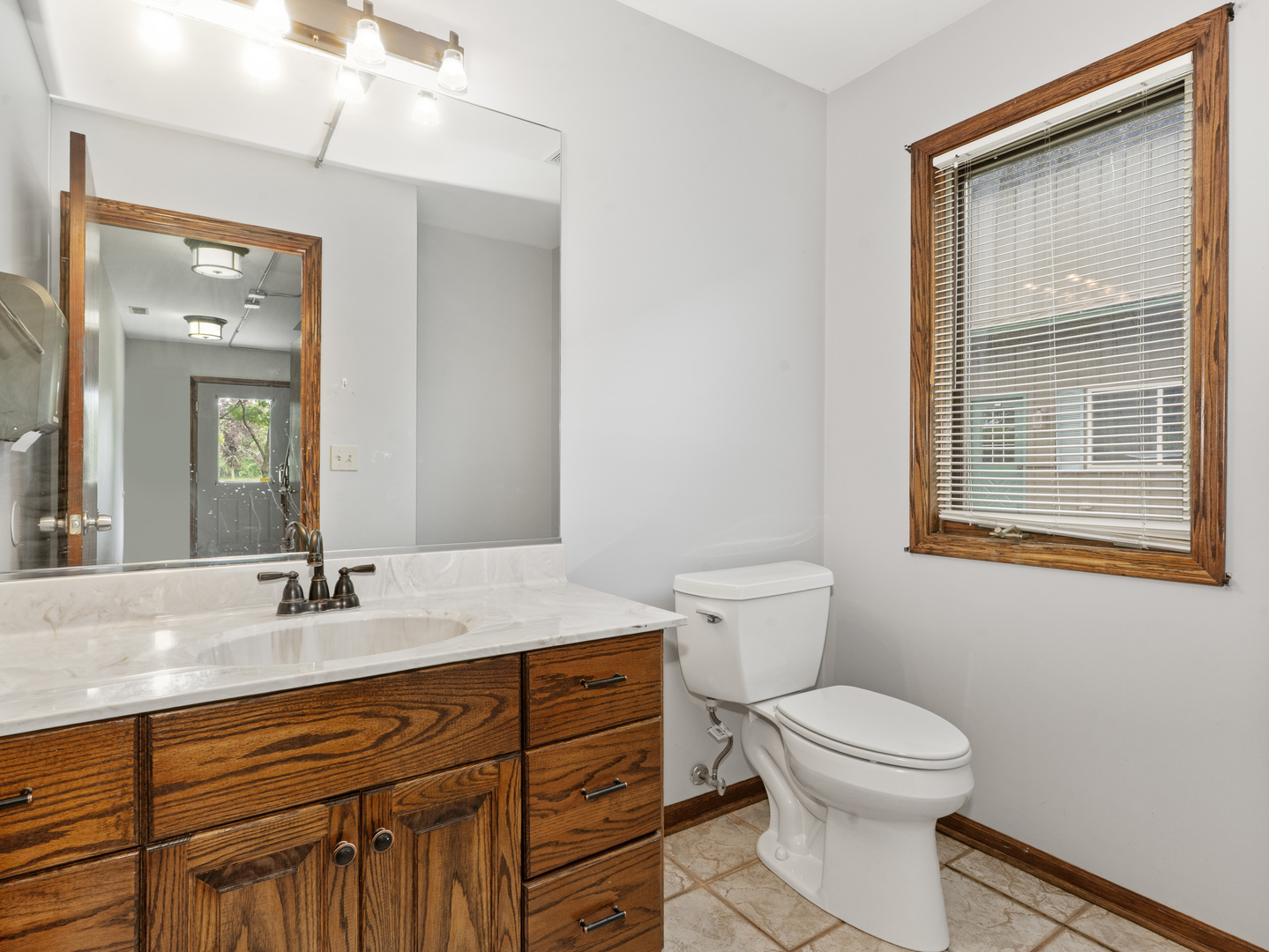 22660 S Harlem Avenue, Frankfort, IL 60423