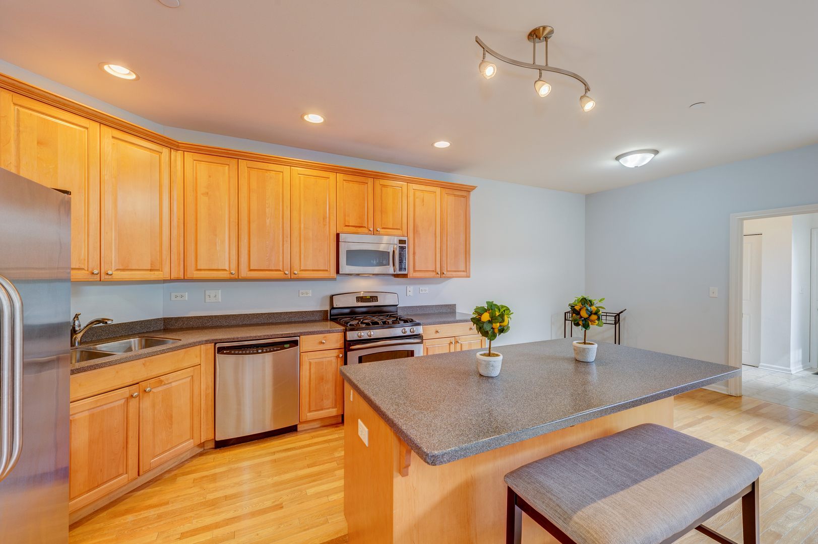 2569 Waterbury Lane, Buffalo Grove, IL 60089