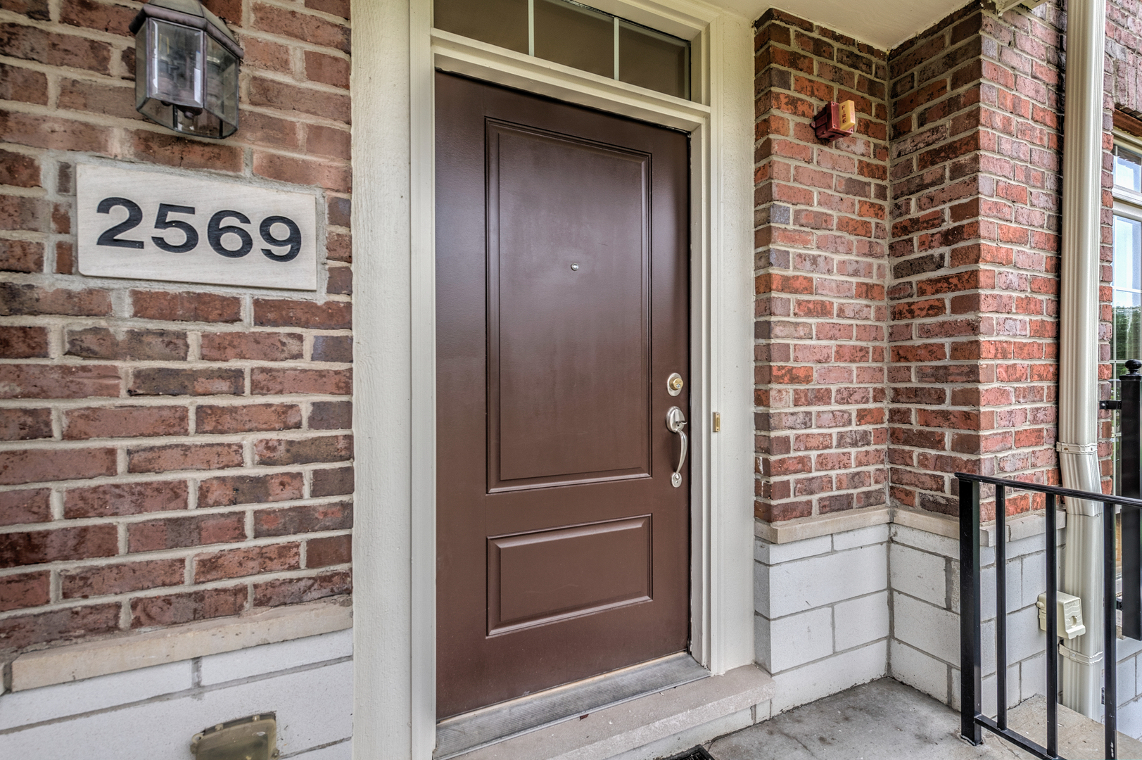2569 Waterbury Lane, Buffalo Grove, IL 60089