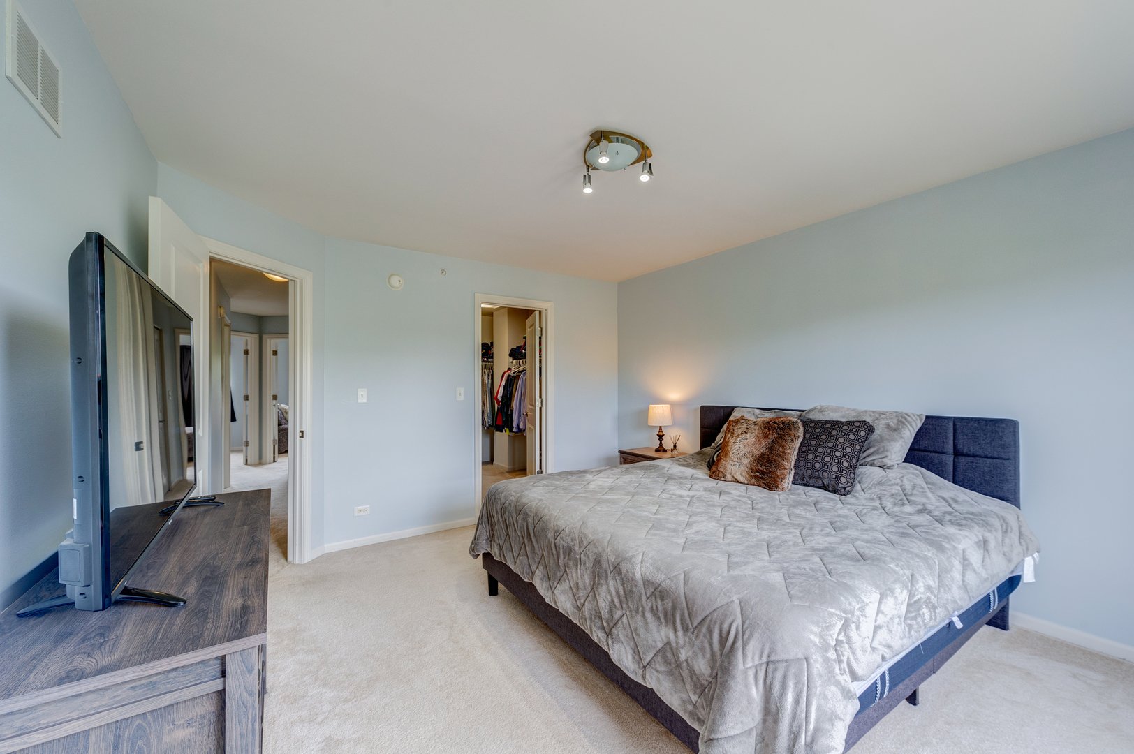 2569 Waterbury Lane, Buffalo Grove, IL 60089