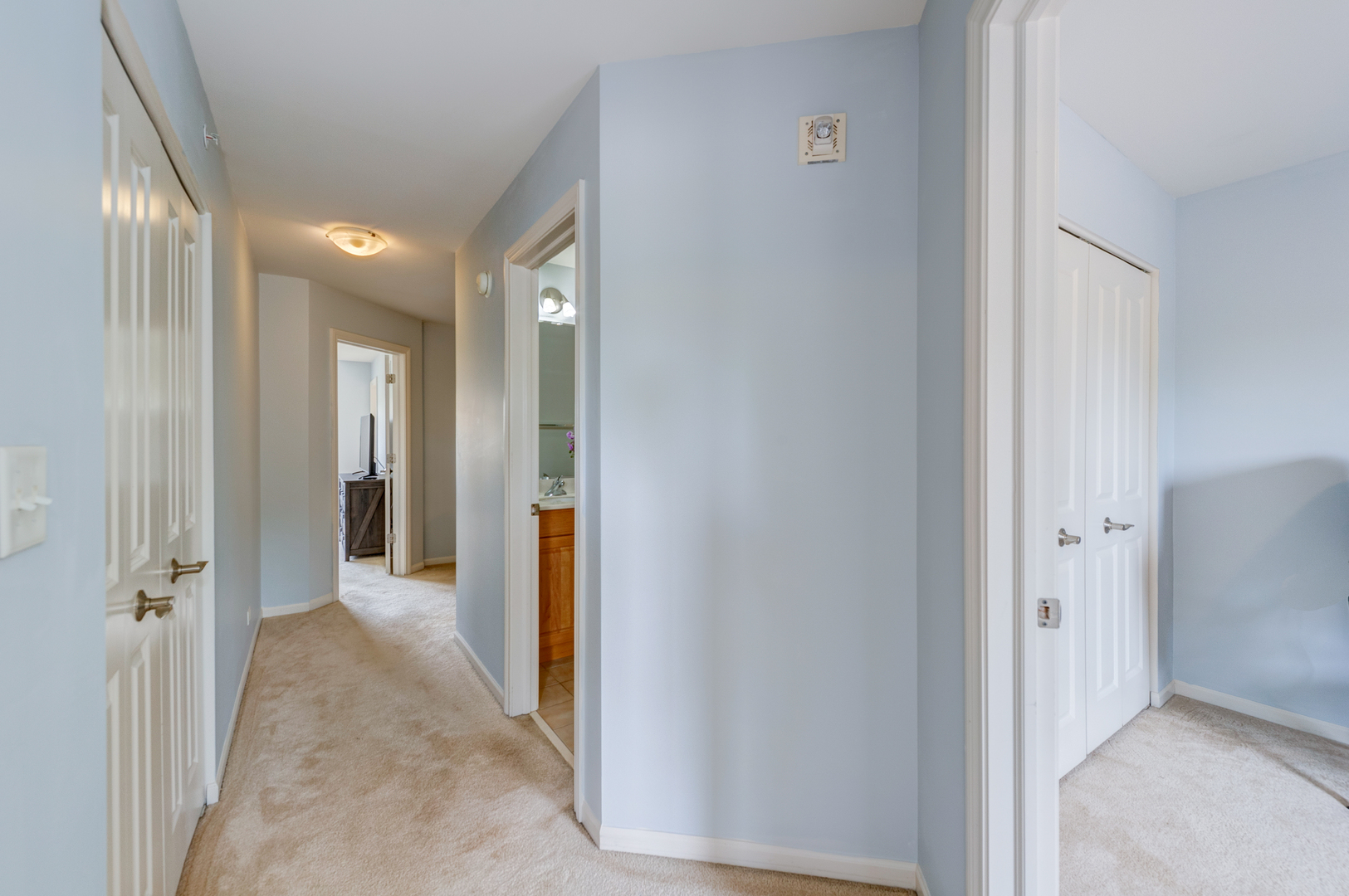 2569 Waterbury Lane, Buffalo Grove, IL 60089