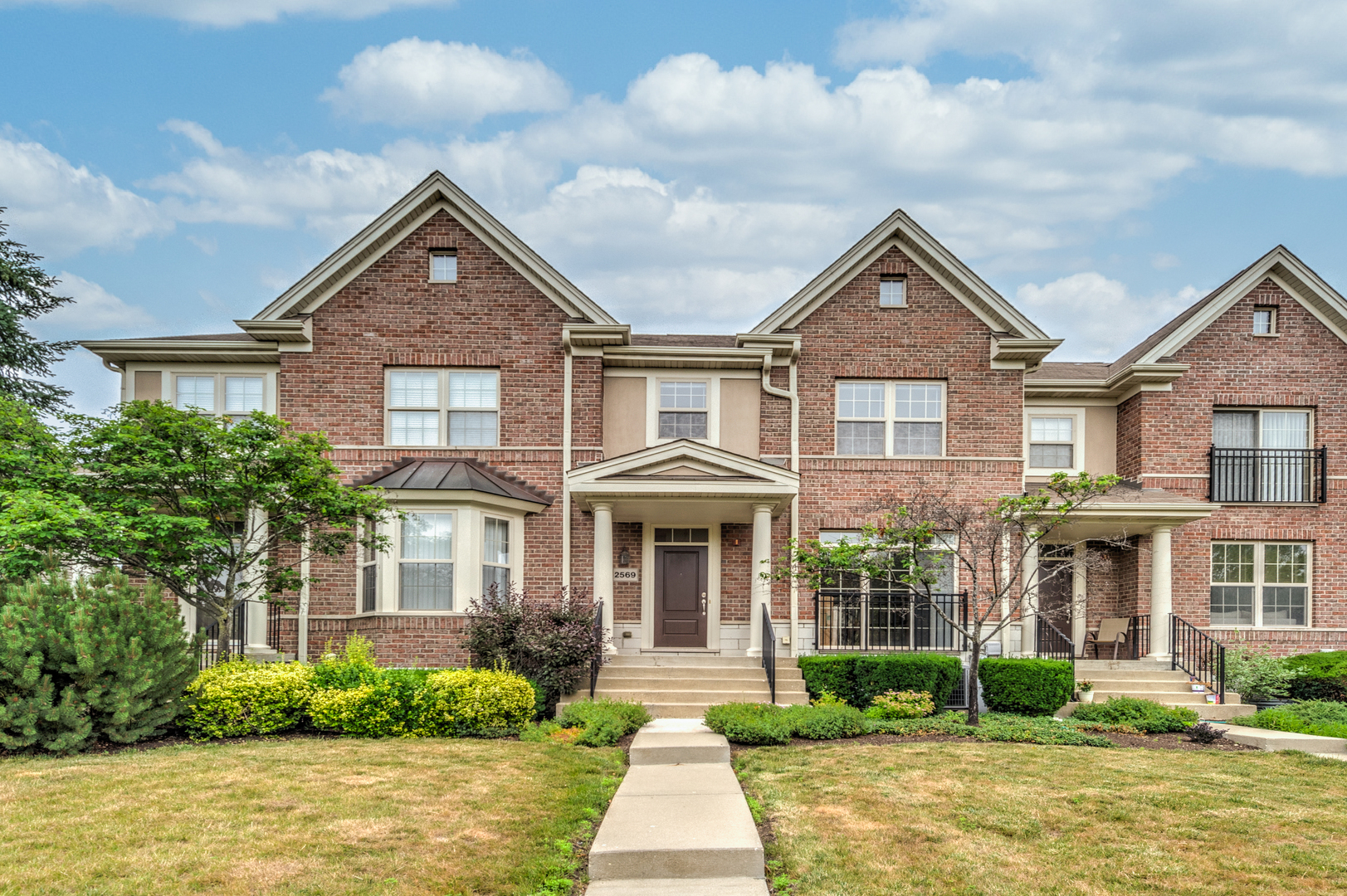 2569 Waterbury Lane, Buffalo Grove, IL 60089