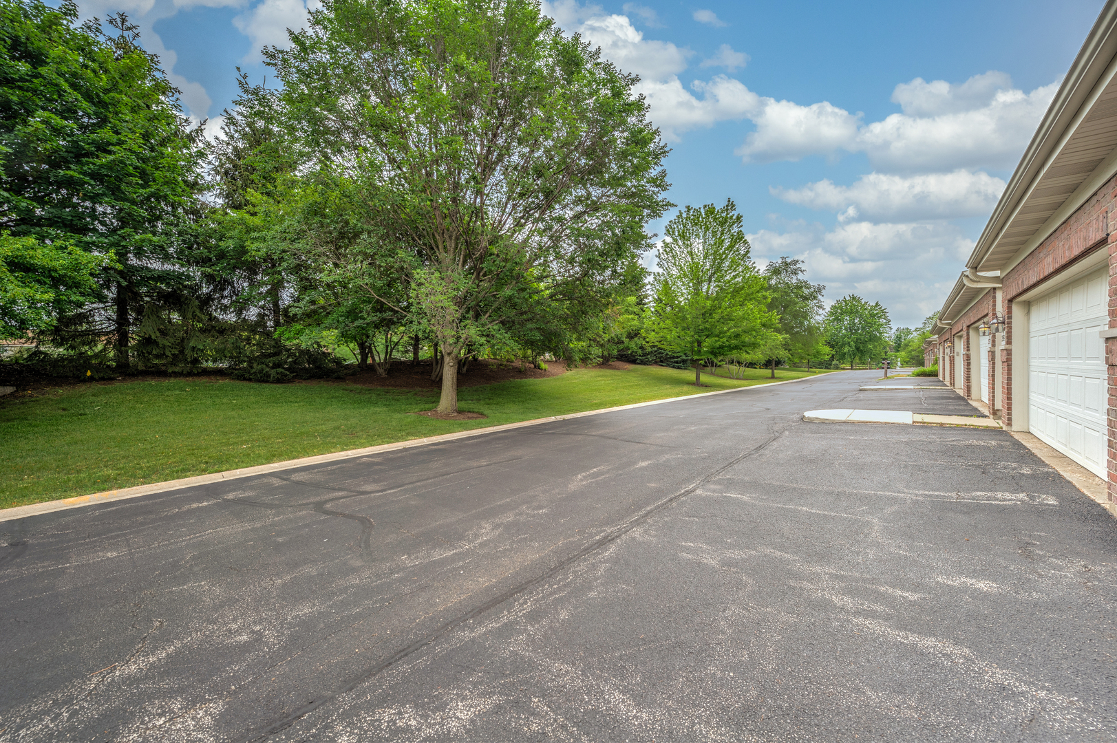 2569 Waterbury Lane, Buffalo Grove, IL 60089