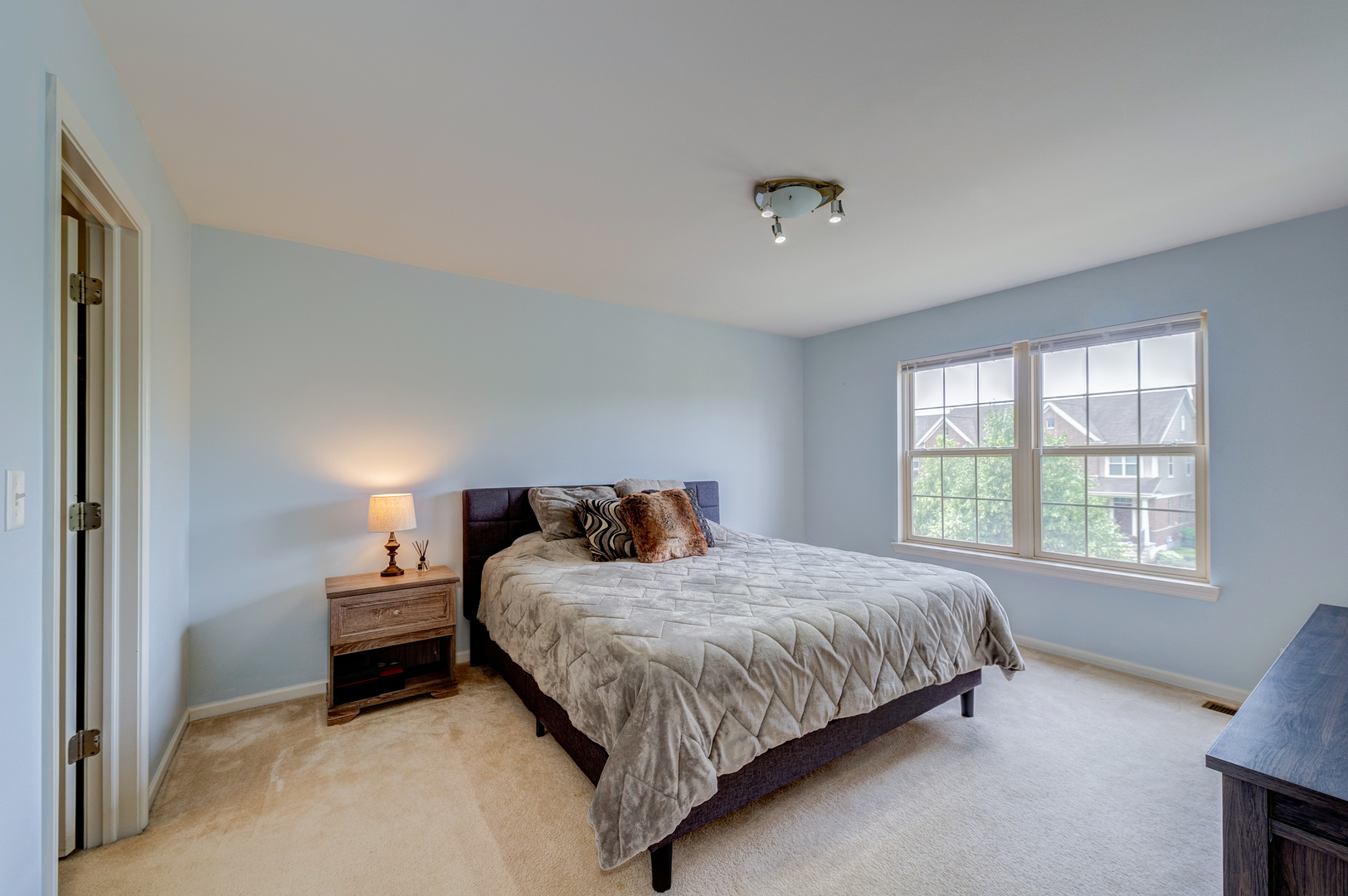 2569 Waterbury Lane, Buffalo Grove, IL 60089